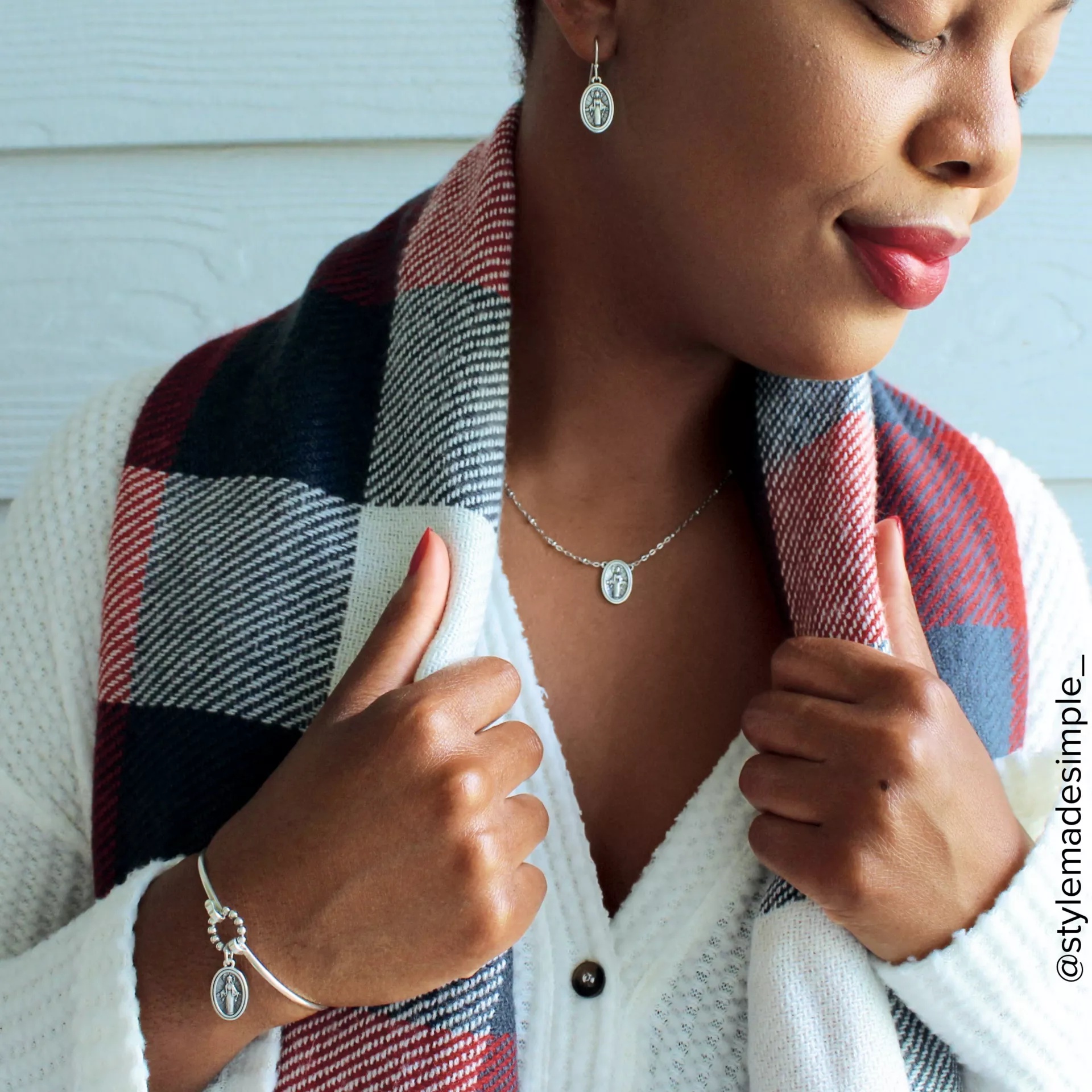 Virgin Mary Necklace - Image 5